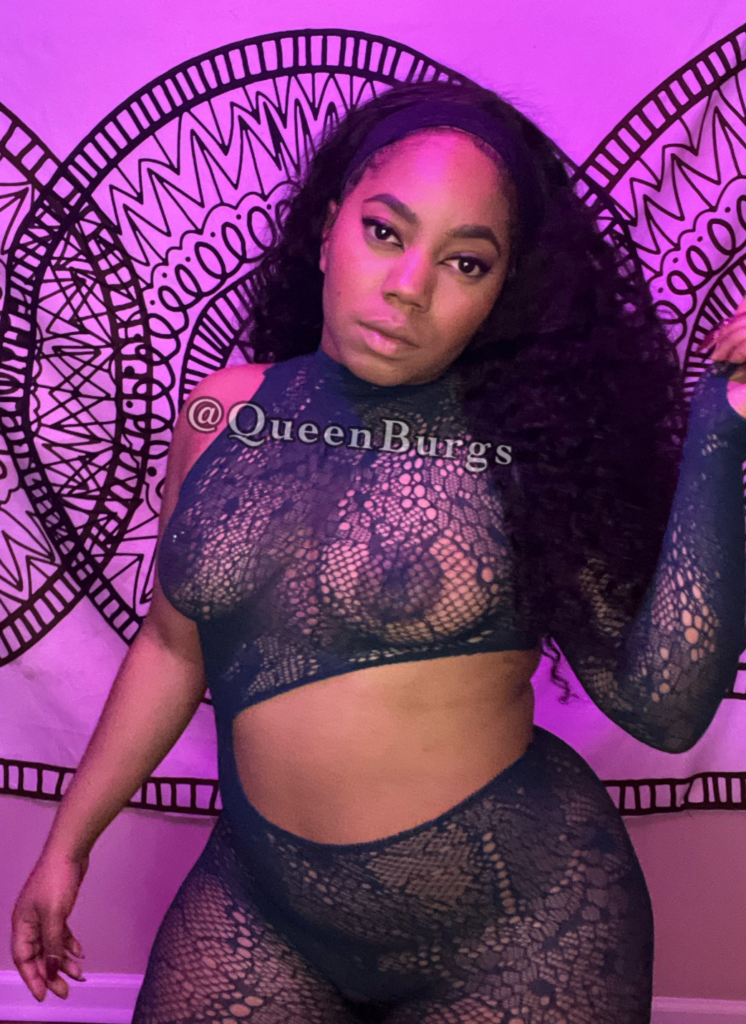 Queen Burgs (@queenburgs) onlyfans model from Mississippi picture wearing a lingerie