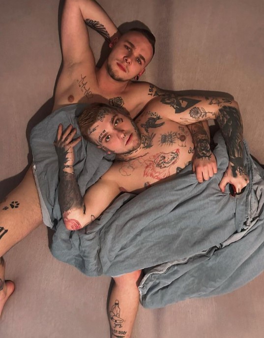 Damian & Elias Tiktok-Influencer, @thekings19 Onlyfans-Model legen sich nackt ins Bett