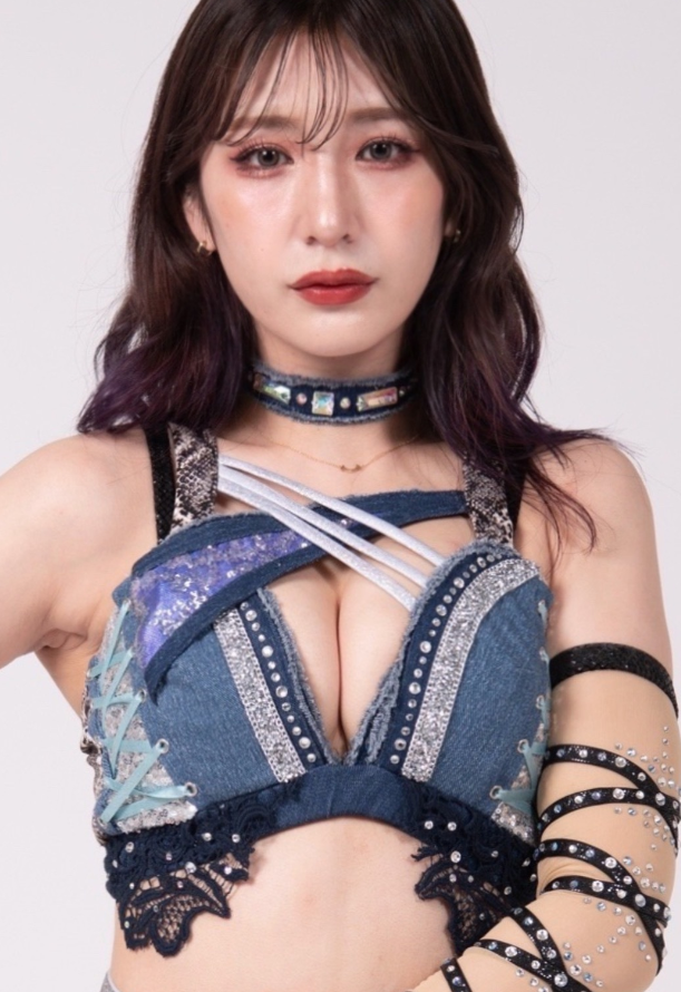 Yuki Kamifuku a Wrestler OnlyFans' photo wearing a collar 